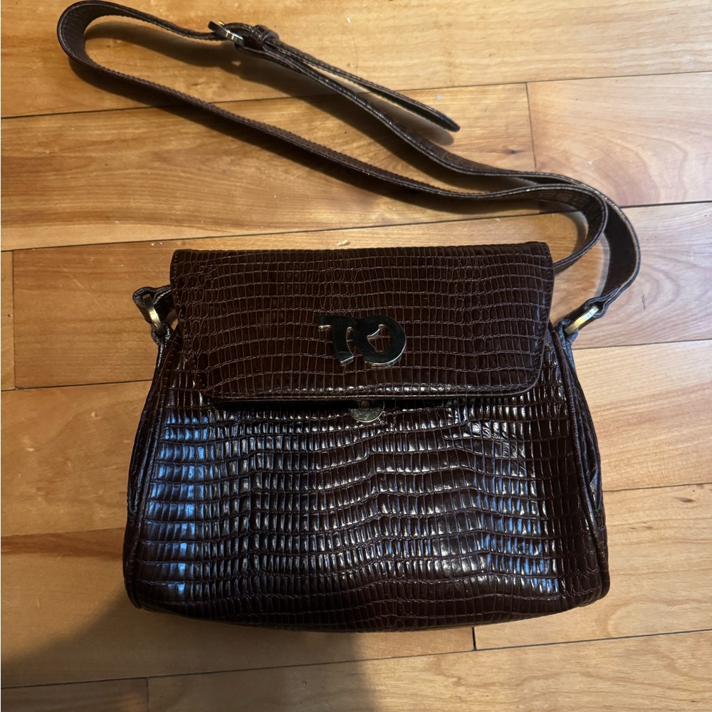 Chic Crocodile-Embossed Brown Crossbody Bag